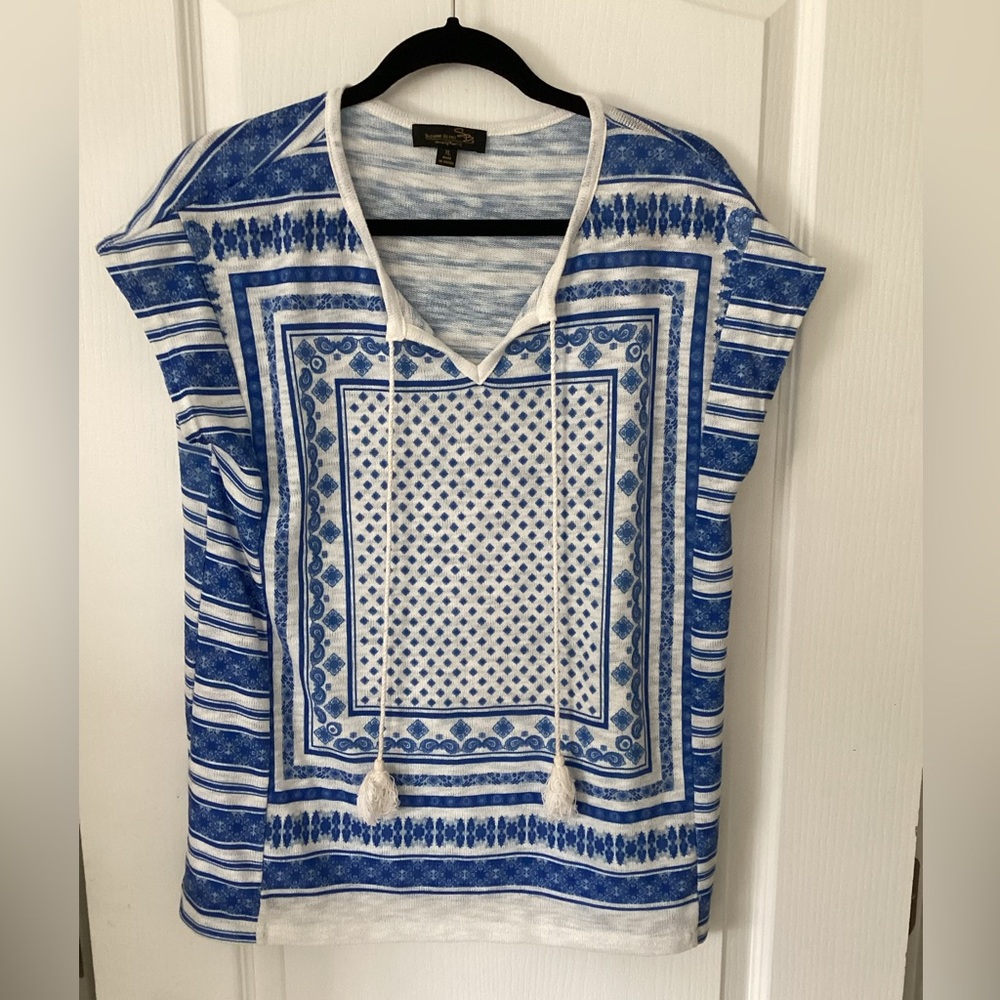 Suzanne Betro Blue and White Graphic Blouse